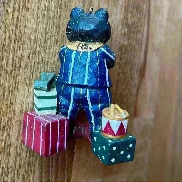 Bear Ornament drinking Coffee in Pajamas Jasper Wyoming 2006 Signed “RS” - Picture 3 of 12